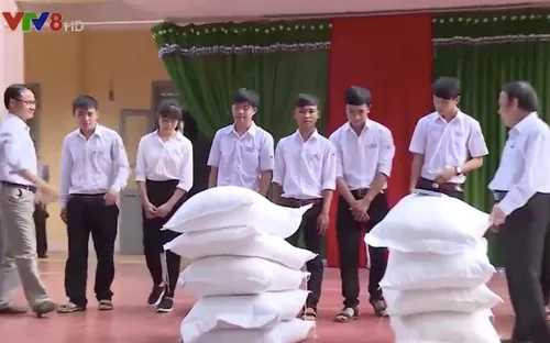 Hỗ trợ hơn 1.100 tấn gạo cho học sinh khó khăn ở Đắk Lắk