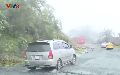 Khẩn trương khắc phục sạt lở trên đèo Khánh Lê