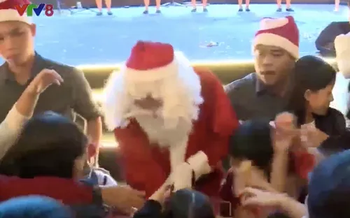 Không khí đón Giáng sinh tại Đà Nẵng và Nha Trang