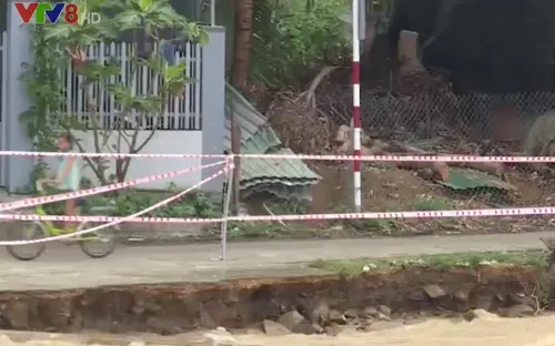 Người dân Nha Trang lo lắng khi kè sông Cái sạt lở nghiêm trọng
