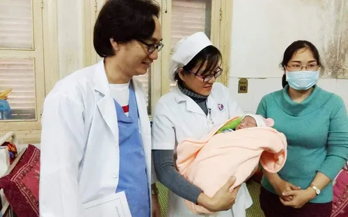 TT-Huế: Cứu thành công bé trai bị sa dây rốn