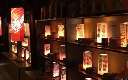 Độc đáo sản phẩm lưu niệm "Đèn xếp Huế" in họa tiết 3D