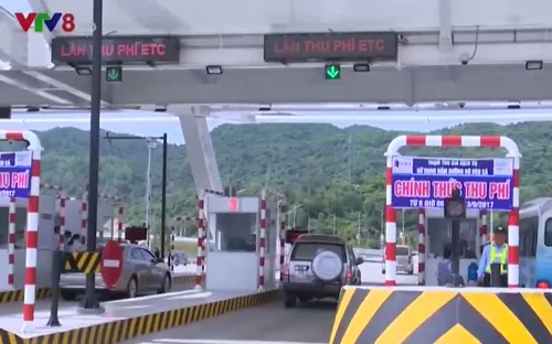 Nhiều tài xế lựa chọn qua hầm Đèo Cả để tránh ùn tắc mùa mưa lũ