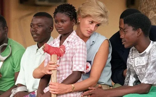 Công nương Diana - người phụ nữ thay đổi cả thế giới