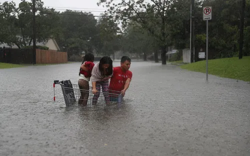 Mỹ huy động 12.000 vệ binh quốc gia đối phó bão Harvey ở Texas