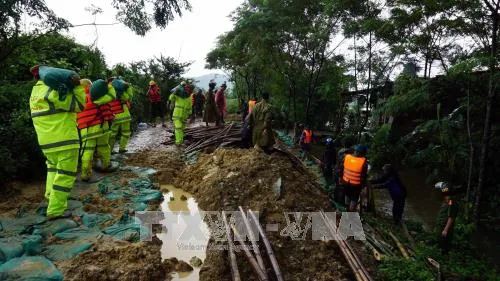 Nhiều khu vực dân cư ở Nghệ An vẫn bị cô lập do mưa lũ