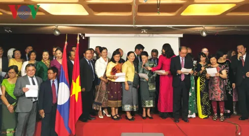 Tưng bừng giao lưu hữu nghị Việt - Lào tại Pháp