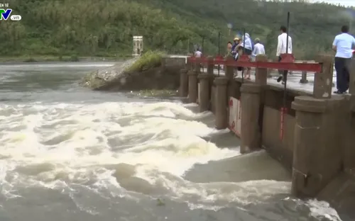 Hà Tĩnh: Vẫn còn 1000 hộ dân bị nước lũ cô lập