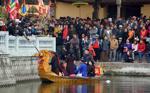 Du khách thập phương nô nức trẩy Hội Lim