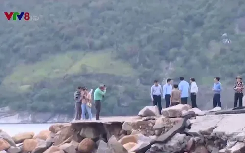 Bộ trưởng Tài nguyên Môi trường kiểm tra khắc phục bão lũ Nam Trung Bộ