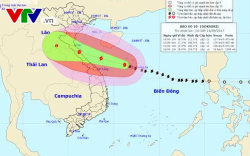 Bão số 10 tiếp tục tăng cấp tiến sát bờ Nghệ An - Quảng Trị