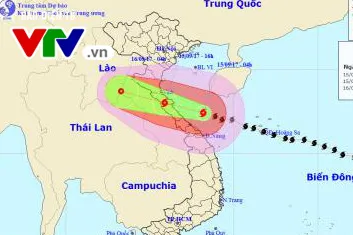 Bão số 10 đang mạnh tới cấp 12 gây gió mạnh và mưa xối xả