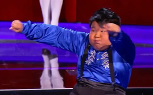 “Bé bự” nhảy cực sung gây sốt