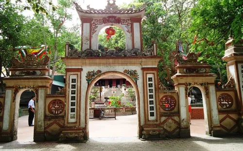 Làm rõ giá trị của lễ hội và di tích đền ông Hoàng Mười - Nghệ An