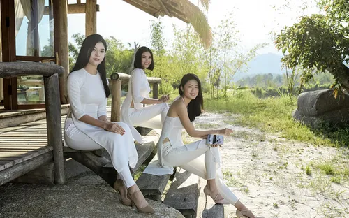 Thanh Tú, Thuỳ Dung, Đào Thị Hà khoe dáng “nuột” ở "Dubai Việt Nam"