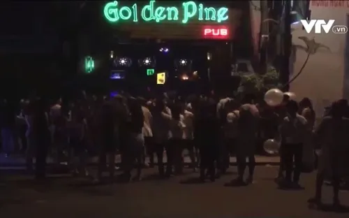 Đà Nẵng: Khách trong quán bar, pub tràn ra đường, gây mất an toàn giao thông