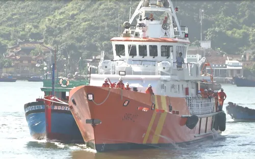 Cứu nạn thành công tàu cá Bình Định gặp nạn trên biển