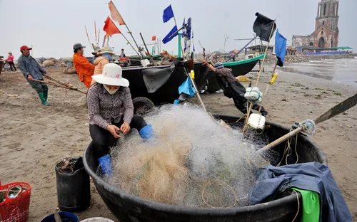 Ra quân làm sạch môi trường biển 2017