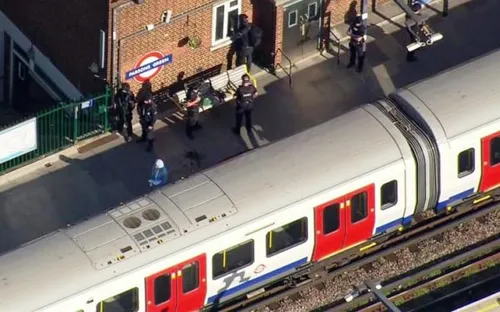 Xác định một nghi can vụ nổ tàu điện ngầm ở Anh