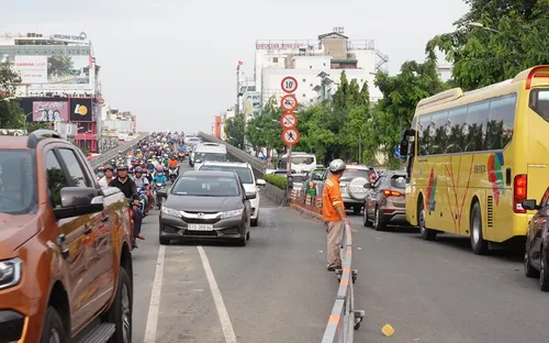 TP.HCM: Thí điểm đổi chiều lưu thông theo giờ tại giao lộ Cộng Hòa