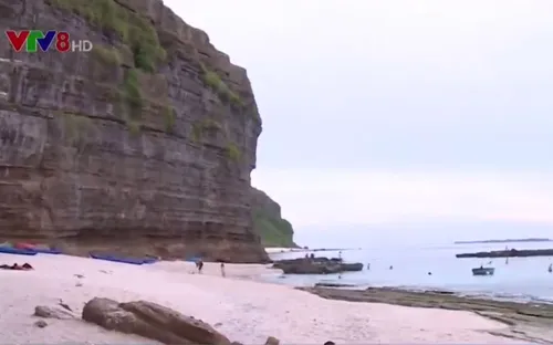 Độc đáo di sản vách đá trầm tích tại đảo Lý Sơn