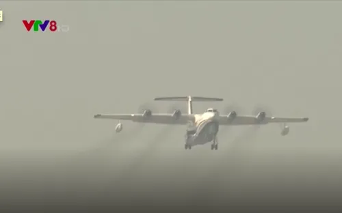 Máy bay lưỡng cư lớn nhất thế giới lần đầu "tung cánh"