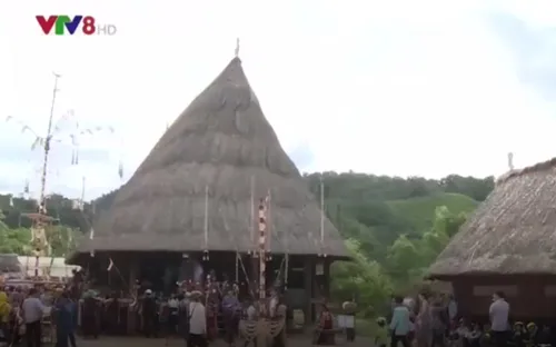 Khôi phục nhà Dài - nét văn hóa độc đáo của đồng bào Cơ Tu, Quảng Nam