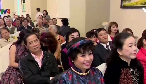 Đêm giao lưu nghệ thuật "Nối vòng tay Việt"