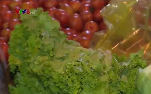 Rau Đà Lạt khan hiếm và tăng giá do mưa kéo dài