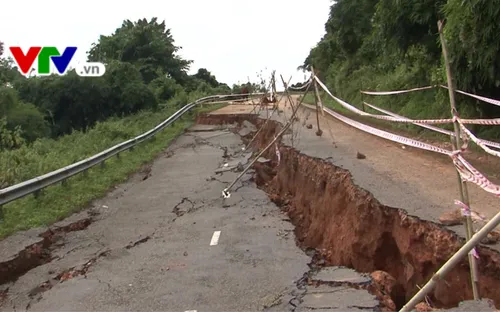 Bình Thuận khẩn trương khắc phục sạt lở tuyến quốc lộ 28B