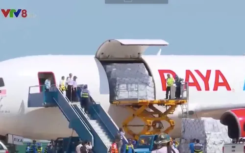 Tiếp nhận quà hỗ trợ bão lũ từ các quốc gia ASEAN