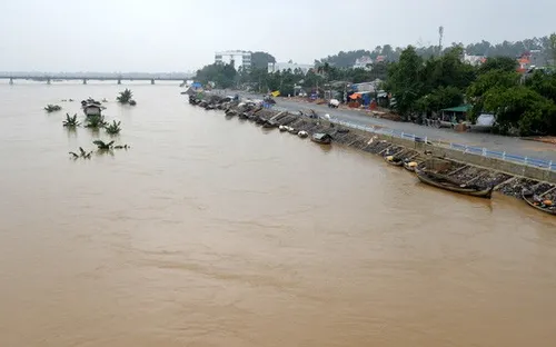 Trung Bộ và Tây Nguyên có mưa rất to, lũ trên các sông đang lên