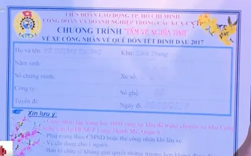 TP.HCM trao “Tấm vé nghĩa tình” cho công nhân nghèo về quê đón Tết