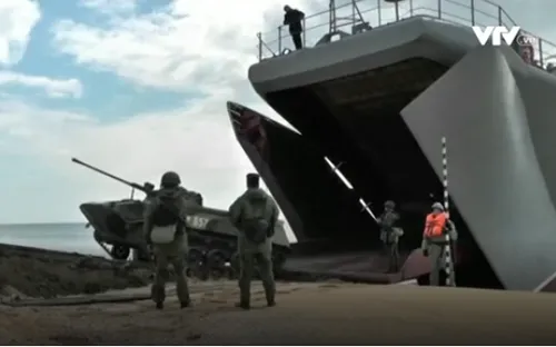 Lính dù Nga tập trận bắn đạn thật tại Crimea