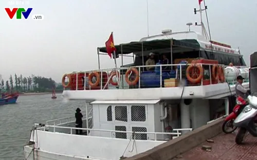 Tàu ra đảo Lý Sơn tiếp tục ngừng hoạt động