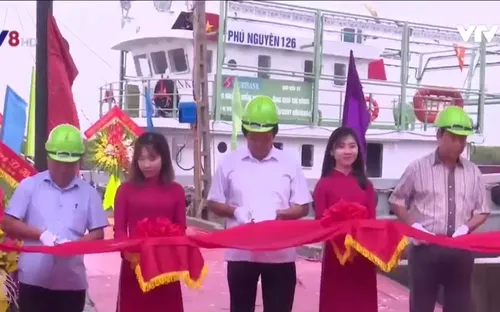 Nghệ An: Bàn giao tàu vỏ thép phục vụ hậu cần nghề cá đầu tiên