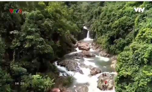 Thác Chênh Vênh - Vẻ đẹp giữa đại ngàn