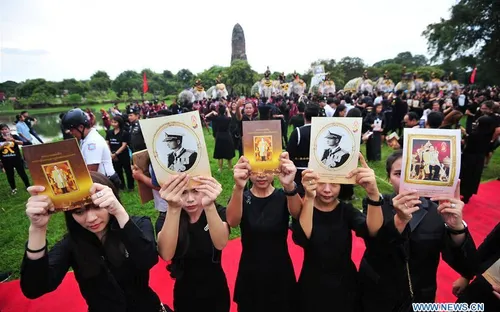 Thái Lan tưởng niệm 1 năm ngày vua Bhumibol Adulyadej băng hà