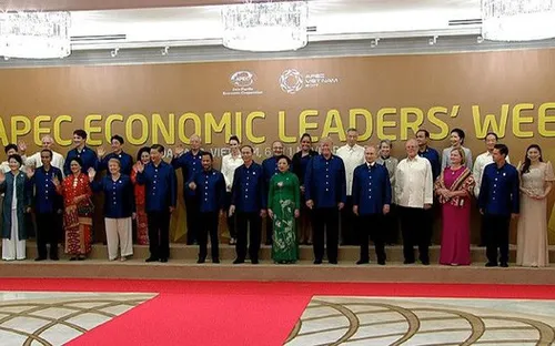 Tiệc chiêu đãi lãnh đạo các nền kinh tế thành viên APEC và các phu nhân, phu quân
