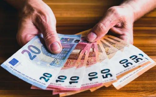 EU đưa 20 quốc gia và vùng lãnh thổ vào “danh sách đen” trốn thuế