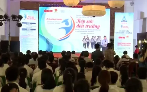 Trao học bổng cho sinh viên nghèo học giỏi tại Quảng Nam và Đà Nẵng