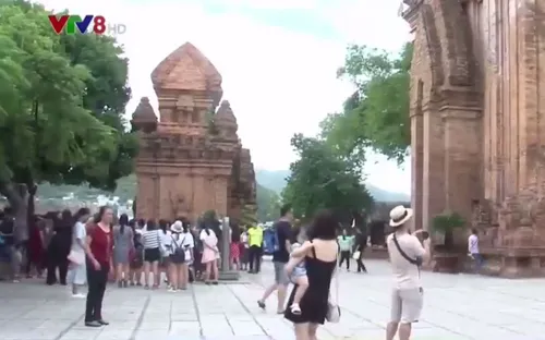 Khánh Hòa xây dựng ý thức về trang phục cho du khách tại các điểm đến tâm linh