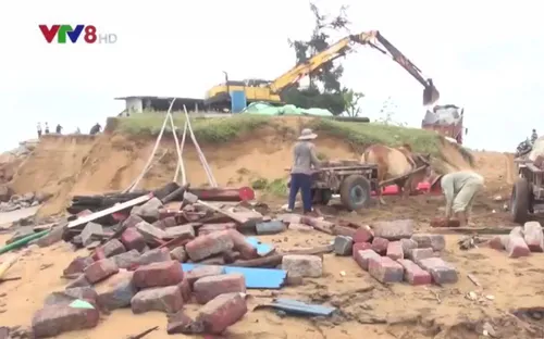 Triều cường xóa sổ khu đóng tàu vùng cửa biển Đà Diễn, Phú Yên