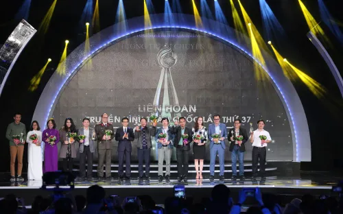 Khoảnh khắc "Vàng" của "Khoảng trống sau bão"