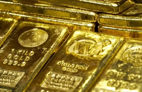 Vàng trở thành “hầm trú ẩn”, đồng Euro tăng giá mạnh nhất trong 3 năm