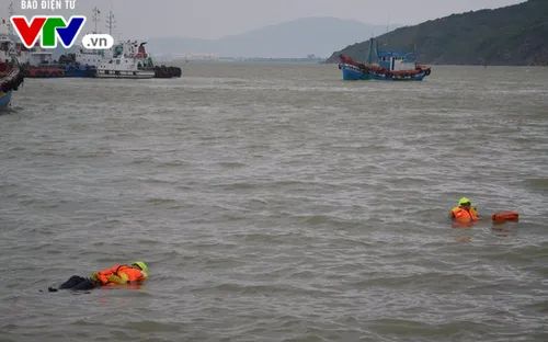 Áo phao cứu sinh đa năng cho ngư dân