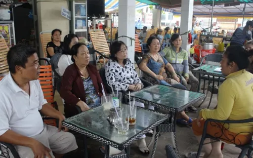 Người dân miền Tây ùn ùn chơi hụi, thấp thỏm vỡ hụi