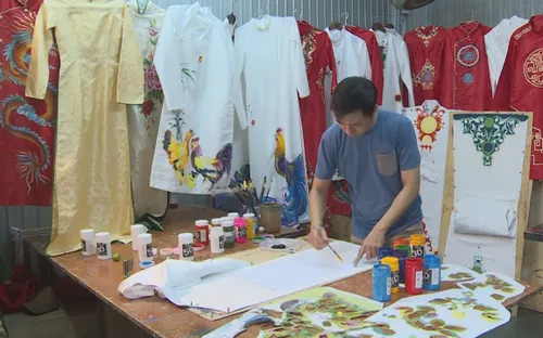 Con giáp trên áo dài truyền thống