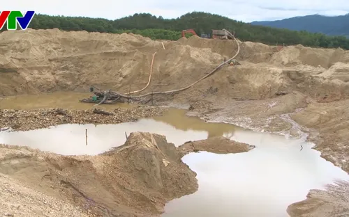 Quảng Nam: Khai thác vàng trái phép cách nhà Chủ tịch huyện vài trăm mét