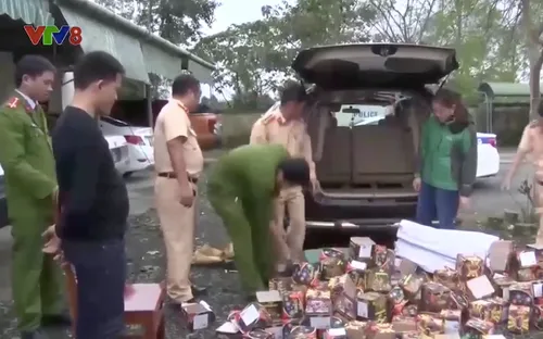 Quảng Trị bắt vụ vận chuyển gần 200 hộp pháo